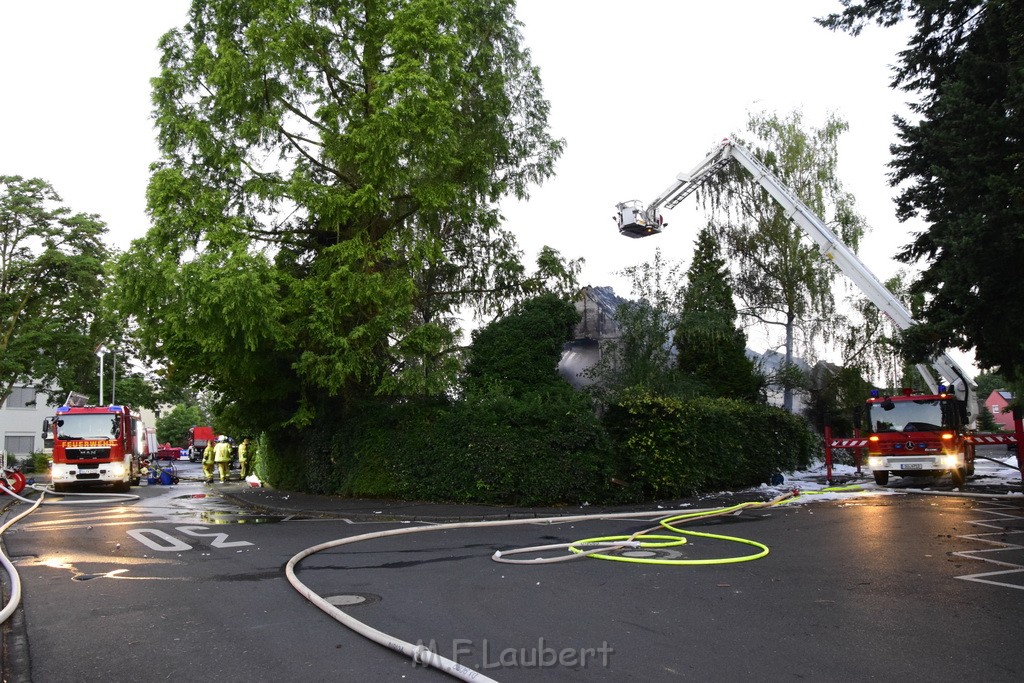 Grossfeuer Einfamilienhaus Siegburg Muehlengrabenstr P0781.JPG - Miklos Laubert